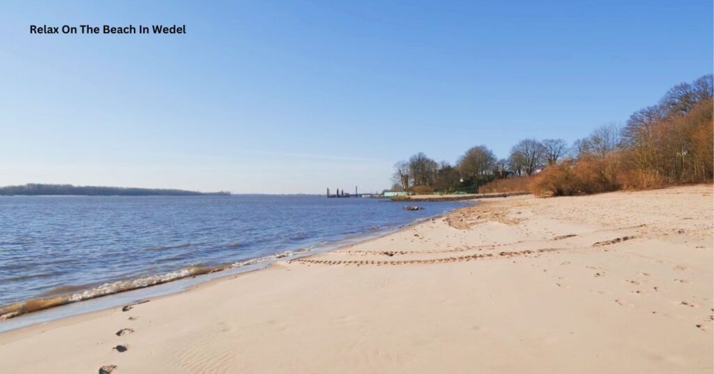 Relax on the beach in Wedel